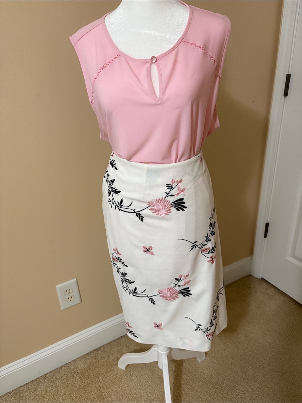 Kasper Pink and White Floral Pencil Skirt Set